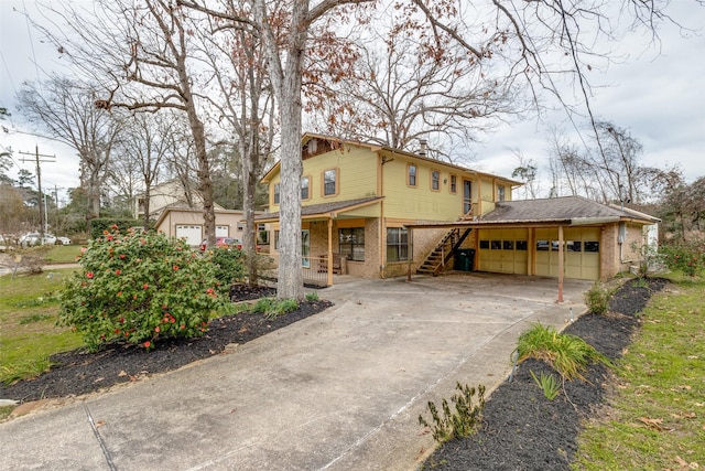 view of front facade featuring a garage