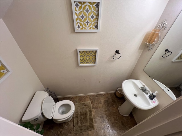 bathroom featuring toilet and sink