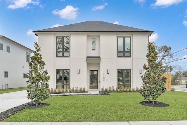 view of front facade with a front yard