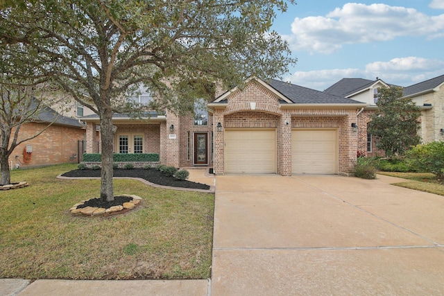 view of front facade featuring a garage and a front yard