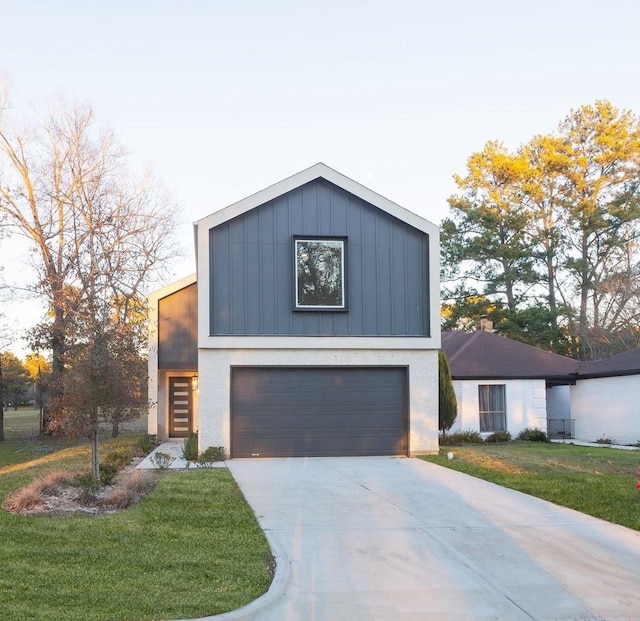 view of front of house featuring a garage and a front lawn