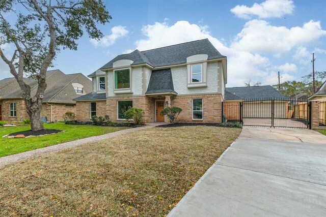 view of front of property featuring a front yard and a garage