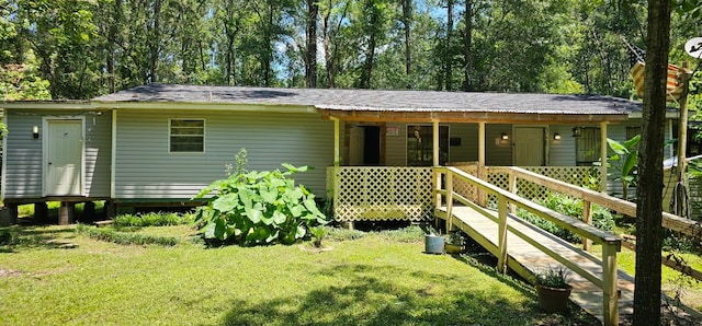 view of front facade featuring a front yard