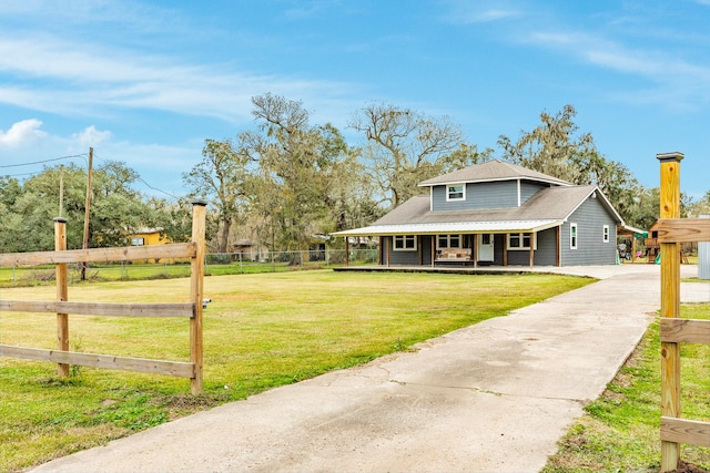 view of front facade with a front yard