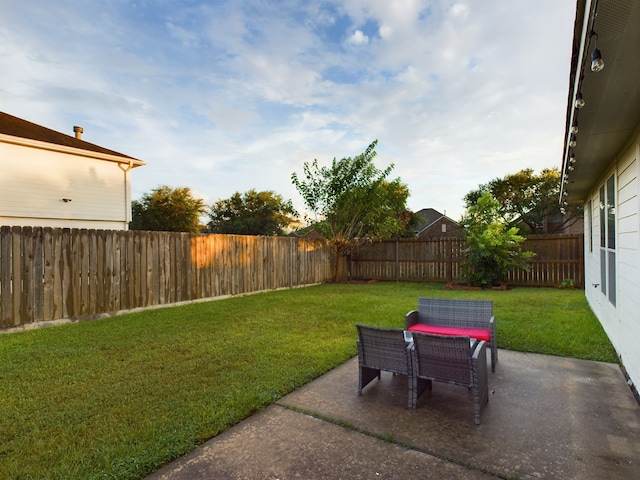 view of yard featuring a patio