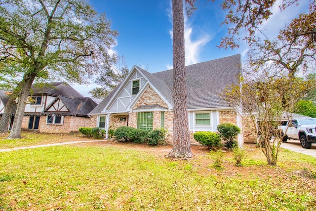 view of front of home with a front lawn