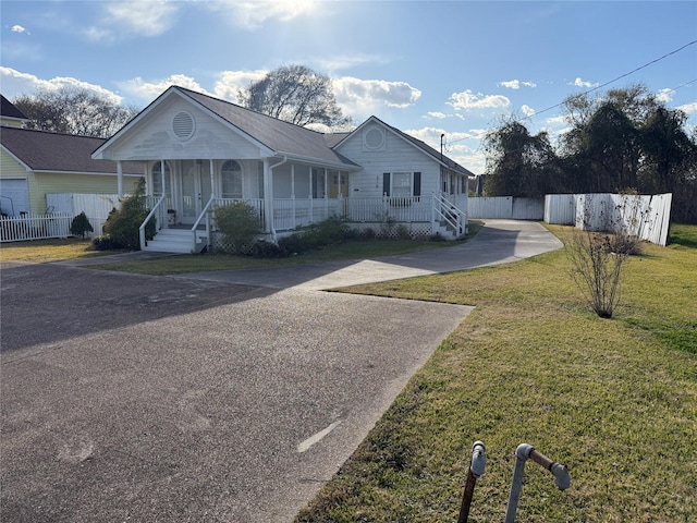 view of front of house with a porch and a front yard