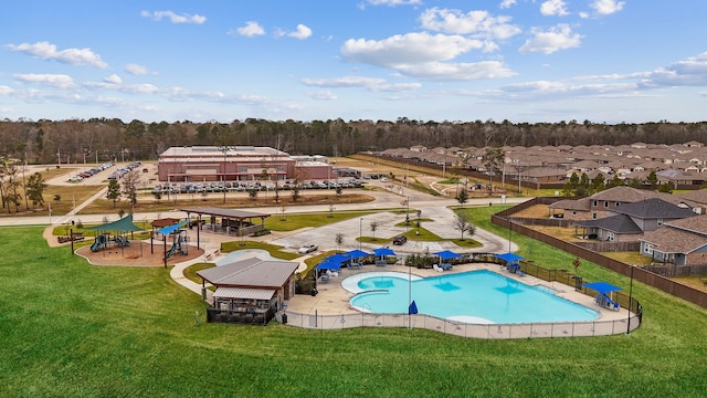 view of swimming pool with a yard