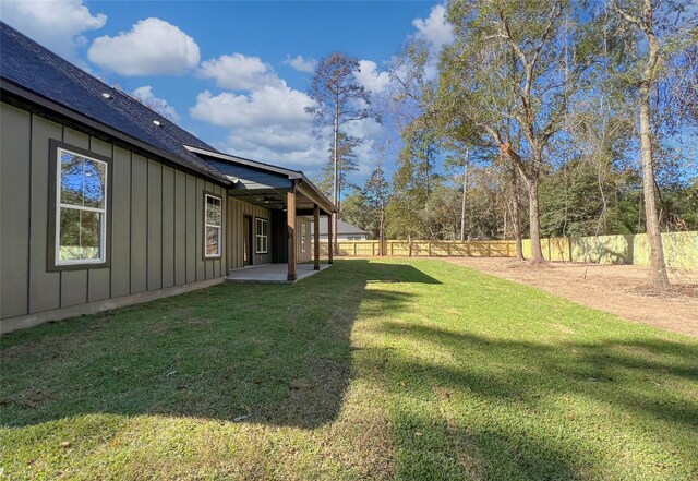 view of yard featuring a patio area