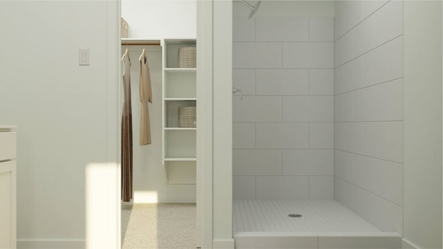 bathroom featuring a tile shower