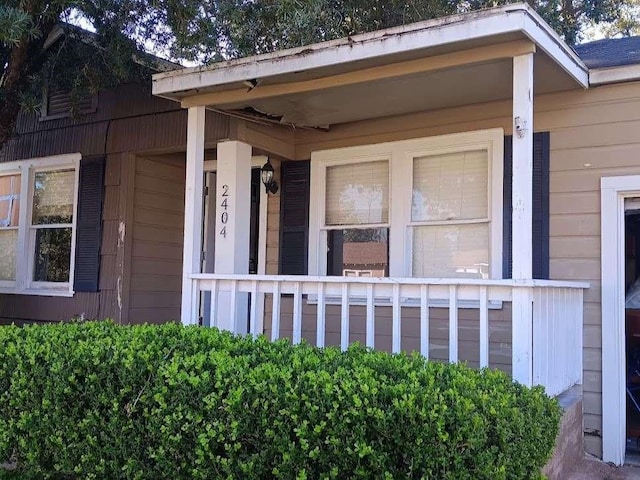 entrance to property with covered porch