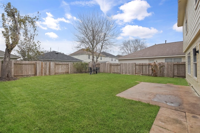 view of yard with a patio area