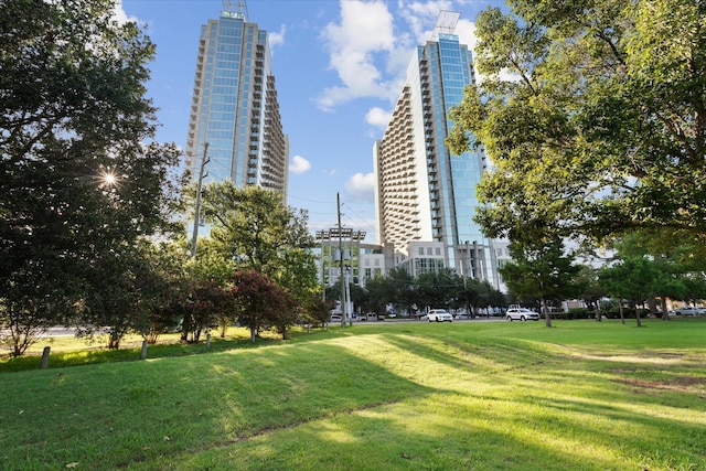 view of property's community featuring a yard