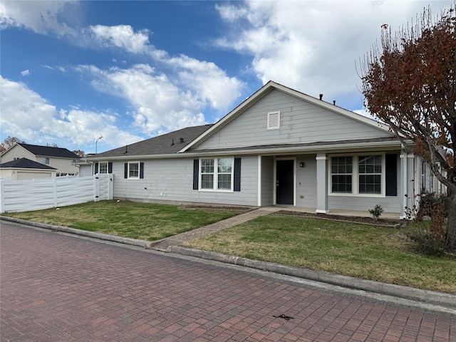 view of front of house featuring a front yard