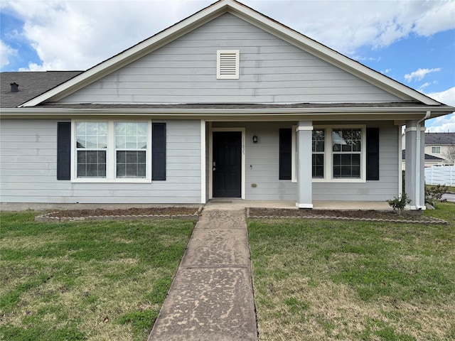 bungalow-style house featuring a front lawn