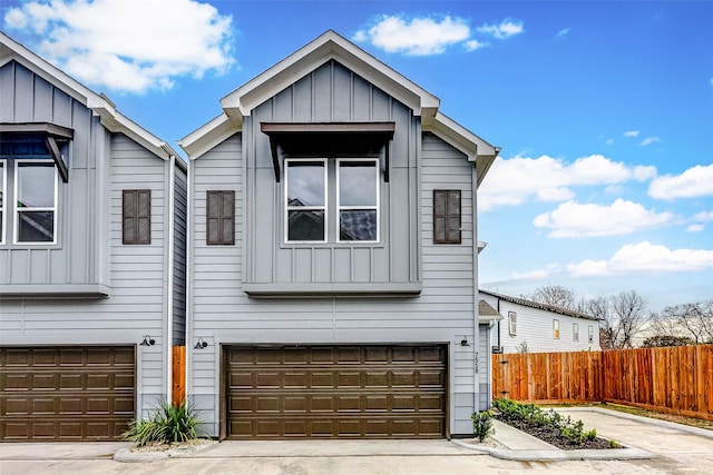 view of front of home featuring a garage