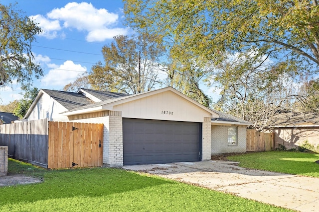 view of front of house featuring a front yard and a garage