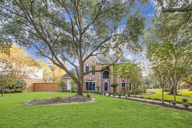 view of front of house featuring a front yard