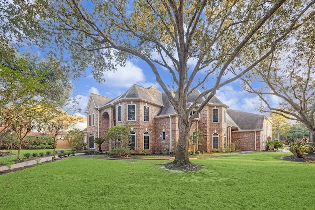 view of front of house featuring a front yard