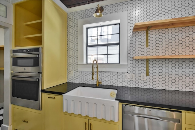 kitchen with backsplash, sink, and stainless steel appliances