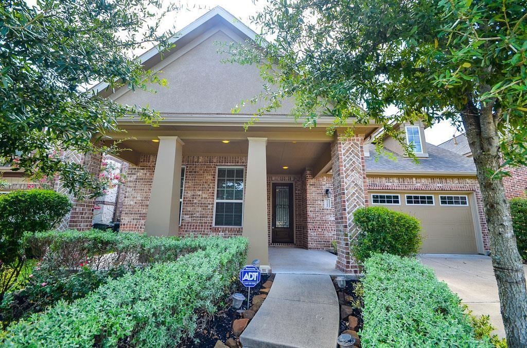 view of front of house featuring covered porch and a garage