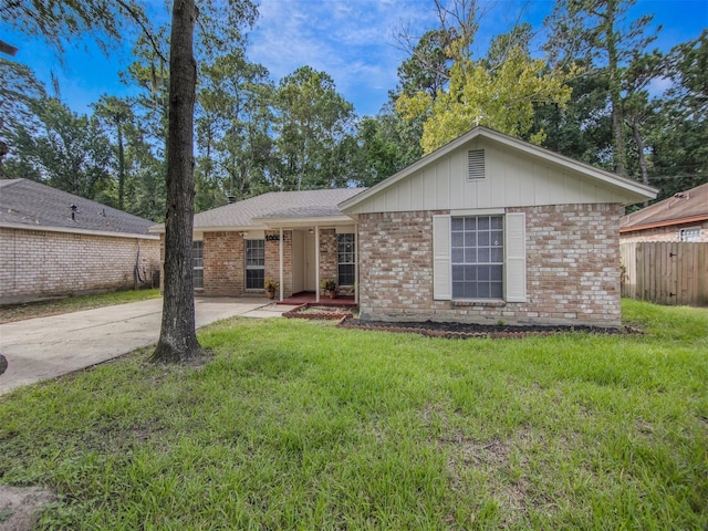 ranch-style home with a front yard