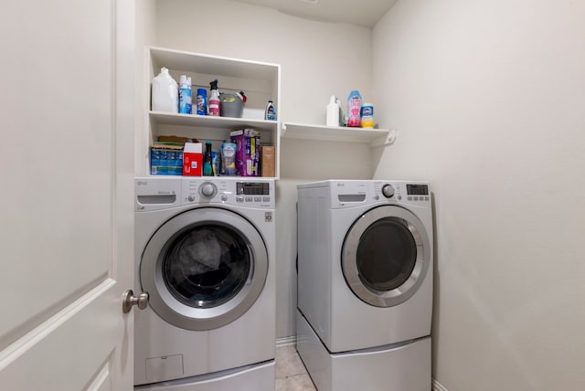 washroom featuring light tile patterned floors and washing machine and clothes dryer