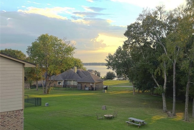 view of yard at dusk