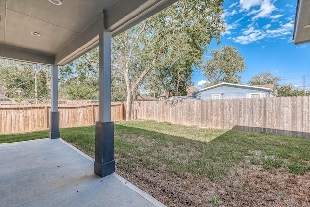 view of yard featuring a patio area