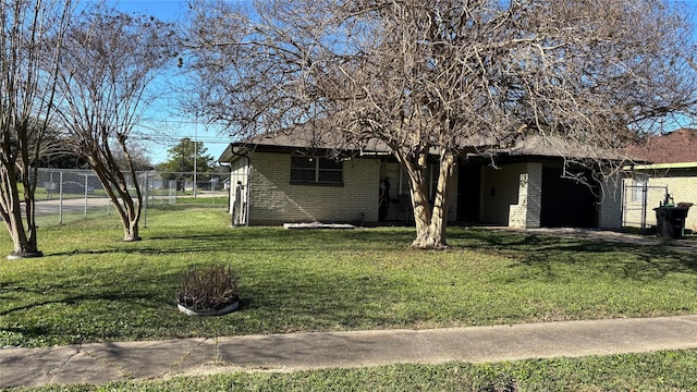 view of front facade with a front yard