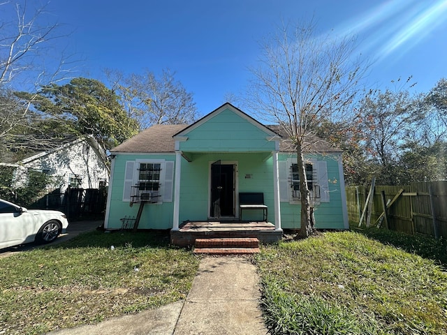 bungalow-style home featuring a front lawn