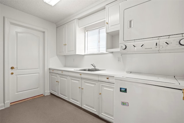 kitchen featuring carpet, sink, white cabinetry, stacked washer and clothes dryer, and a textured ceiling