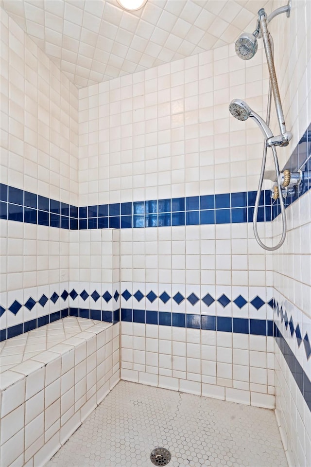 bathroom featuring tiled shower