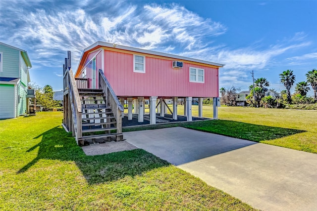 view of front of home with a front lawn and a carport