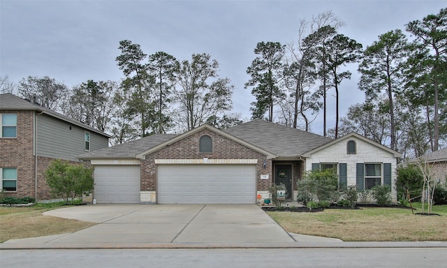 view of front facade featuring a garage and a front yard