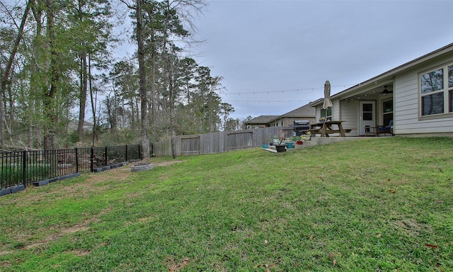 view of yard with ceiling fan