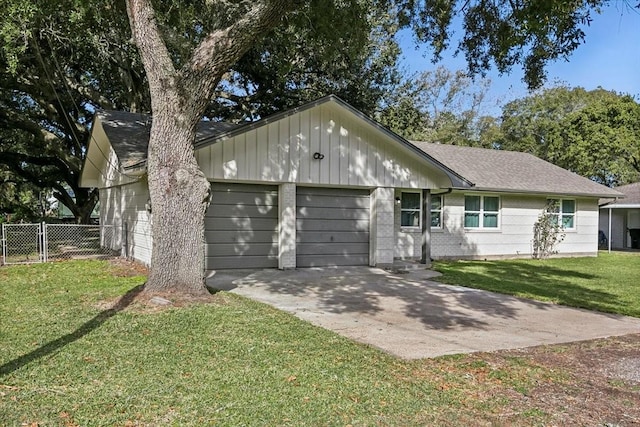 ranch-style home with a front lawn and a garage