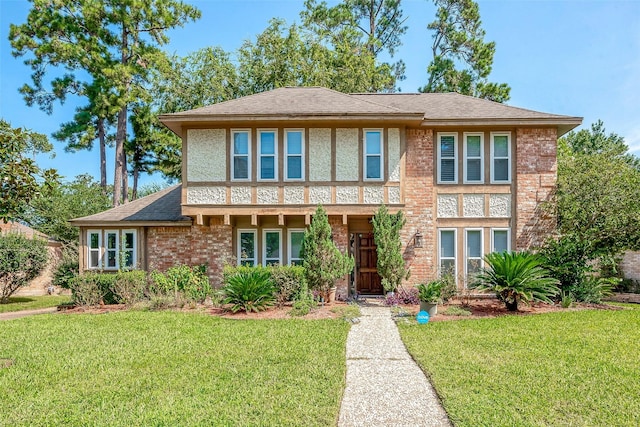 view of front of property featuring a front yard