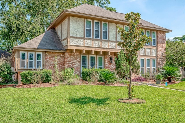 view of front facade with a front yard