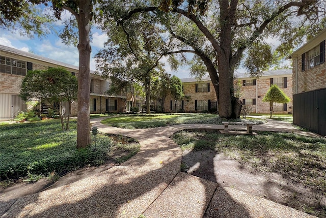 view of property's community featuring a yard