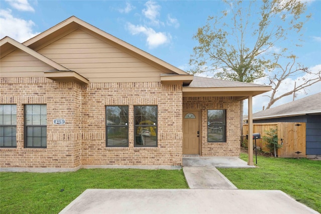 view of front facade with a patio area and a front yard