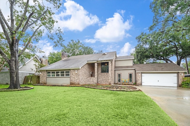 view of front of property featuring a front yard and a garage