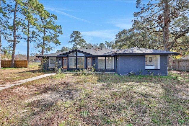 ranch-style house with a front yard