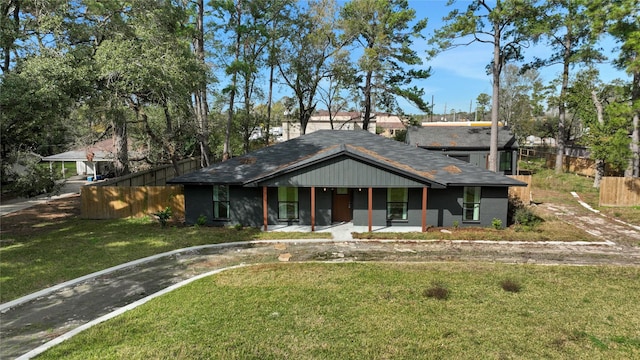 view of front of house with a front yard