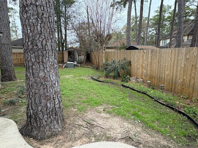 view of yard featuring a fenced backyard