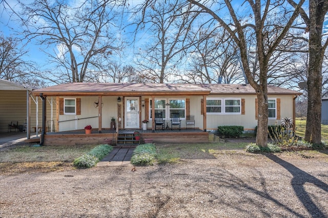 ranch-style home with a porch