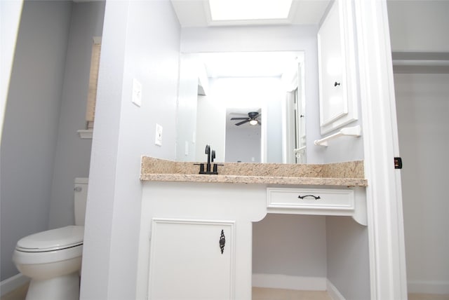 bathroom with vanity, toilet, and ceiling fan