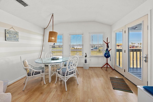 sunroom with vaulted ceiling