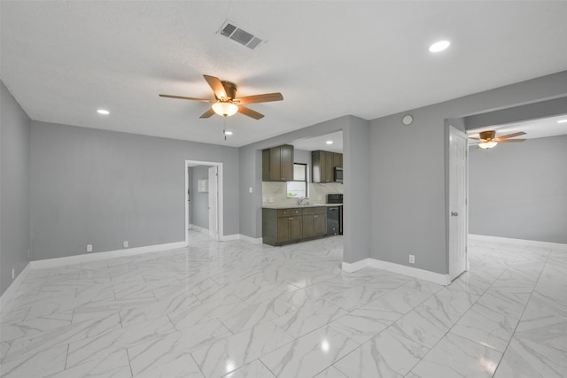 Listing photo 3 for 1913 Scarborough Ln, Pasadena TX 77502