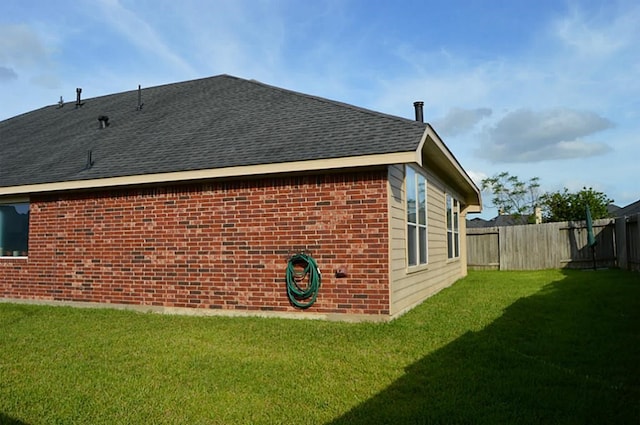 view of side of property featuring a lawn